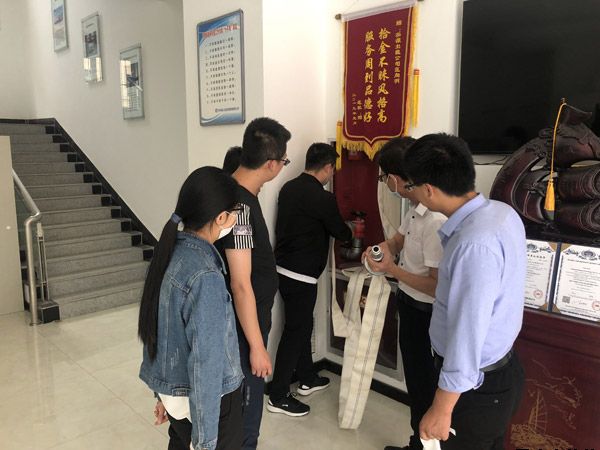 泓源新能源公司、出租車公司聯(lián)合開展消防安全演練(圖2)